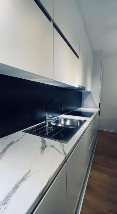 Priam Apartment Pristina Esterno foto