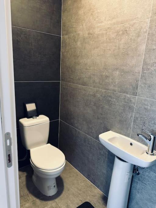 Priam Apartment Pristina Esterno foto
