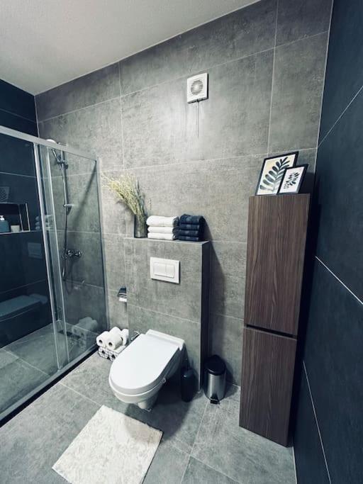 Priam Apartment Pristina Esterno foto
