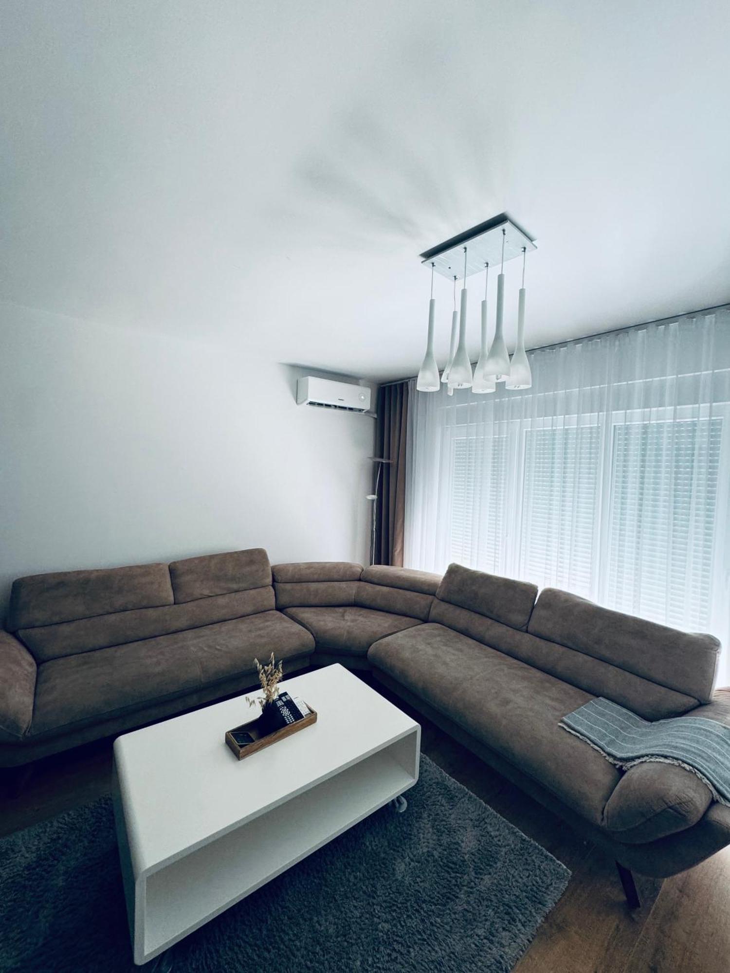 Priam Apartment Pristina Esterno foto